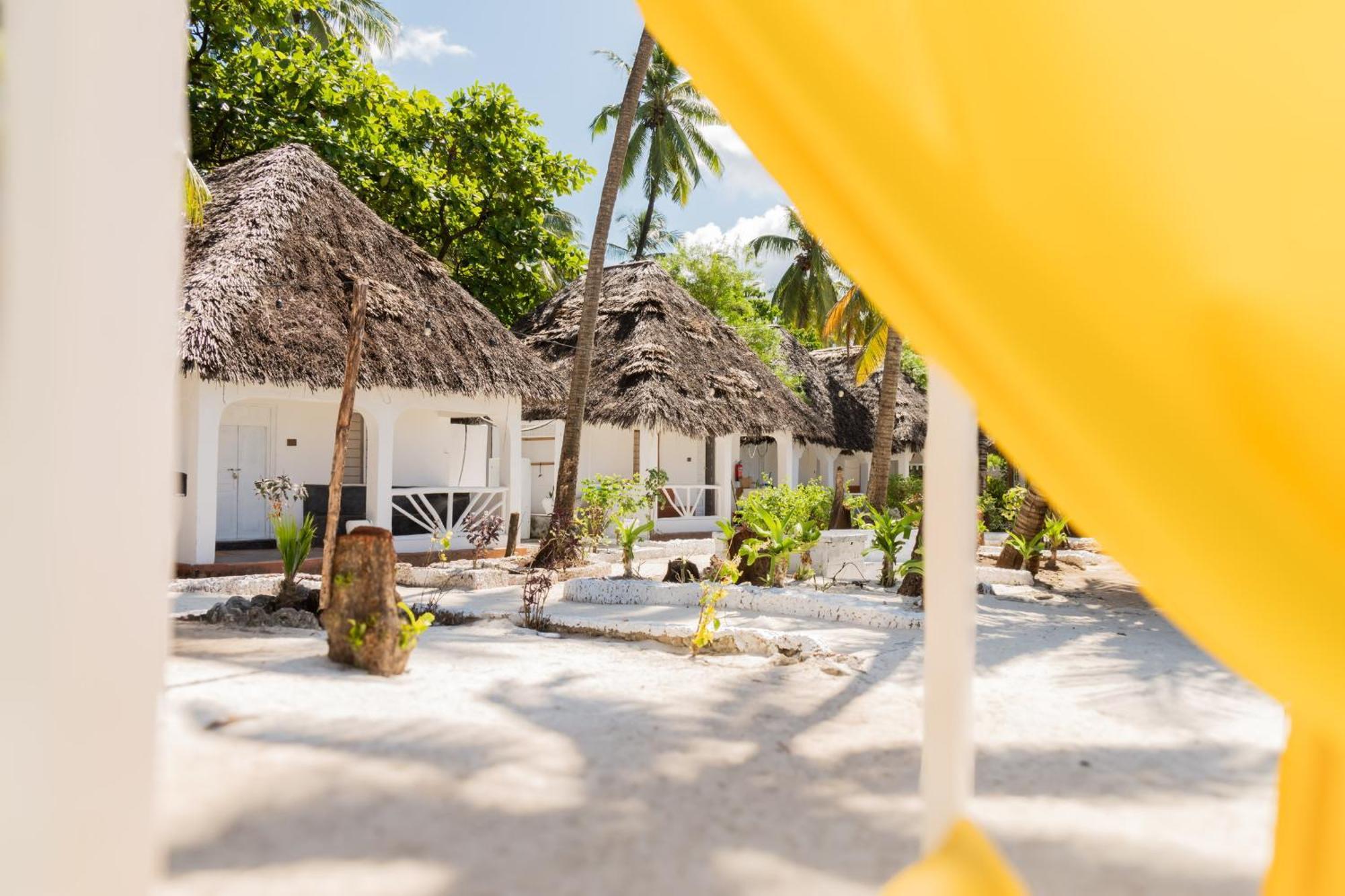 Pili Pili Palm Beach Джамбиани Екстериор снимка