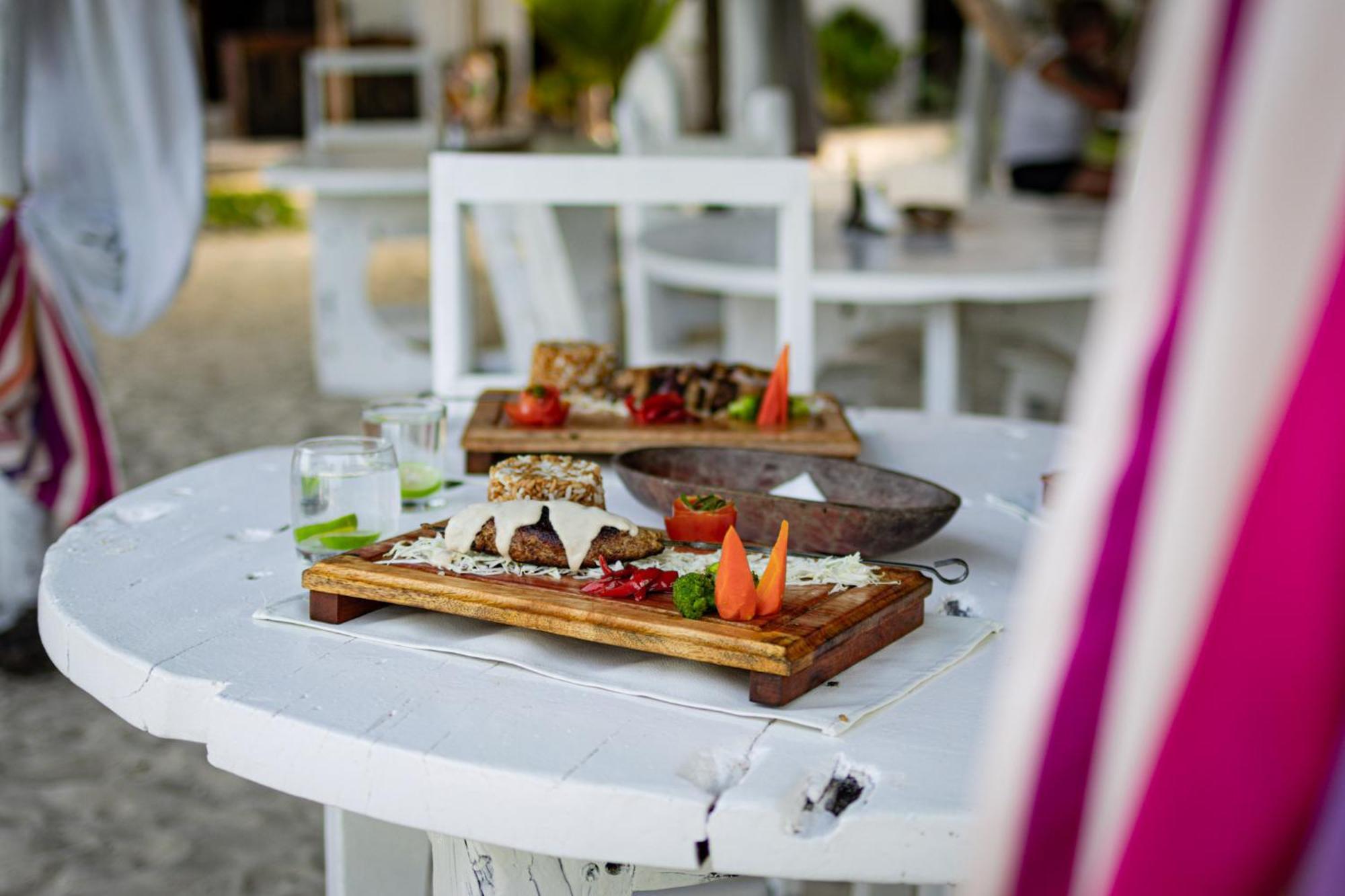 Pili Pili Palm Beach Джамбиани Екстериор снимка