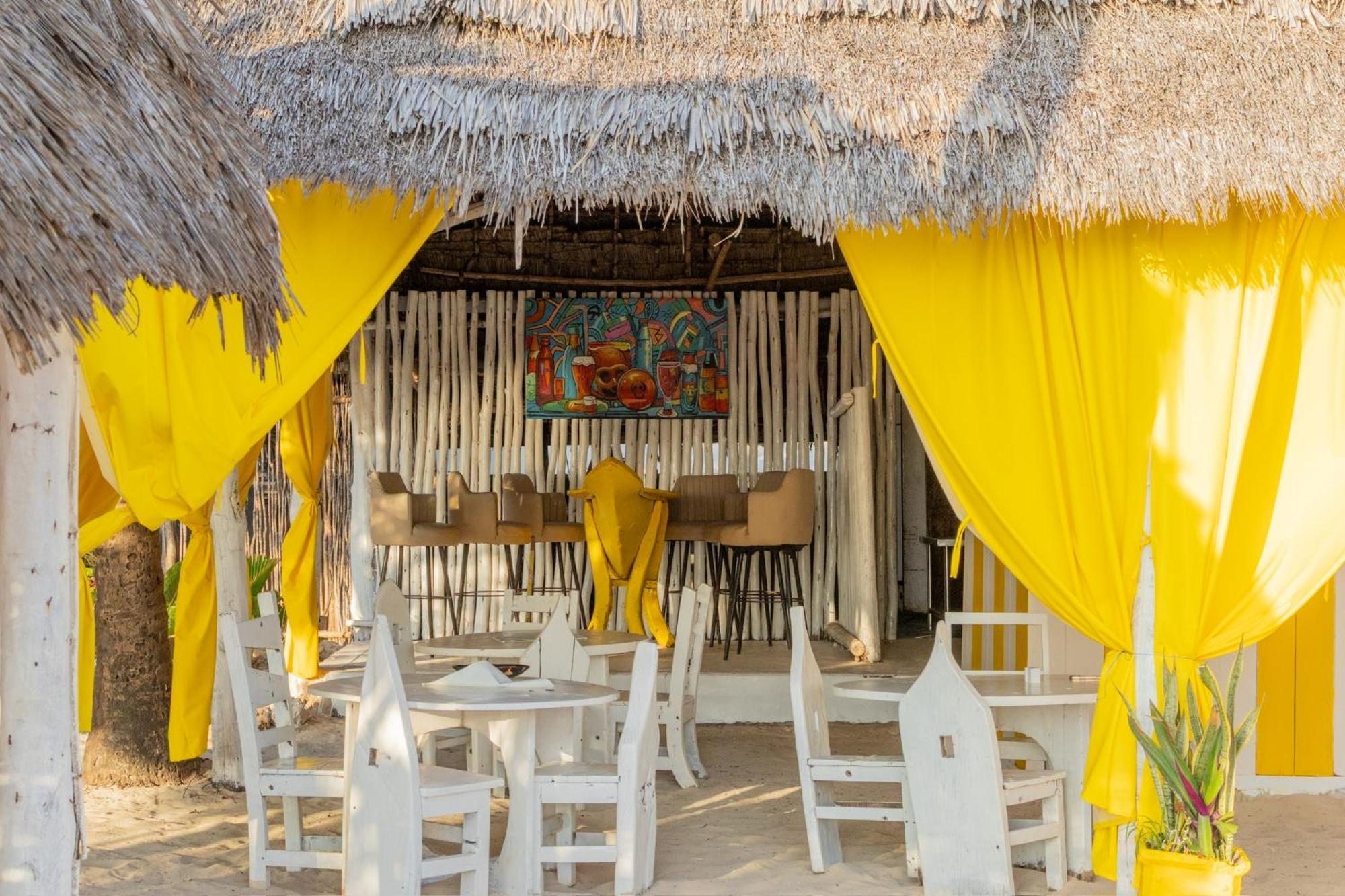 Pili Pili Palm Beach Джамбиани Екстериор снимка
