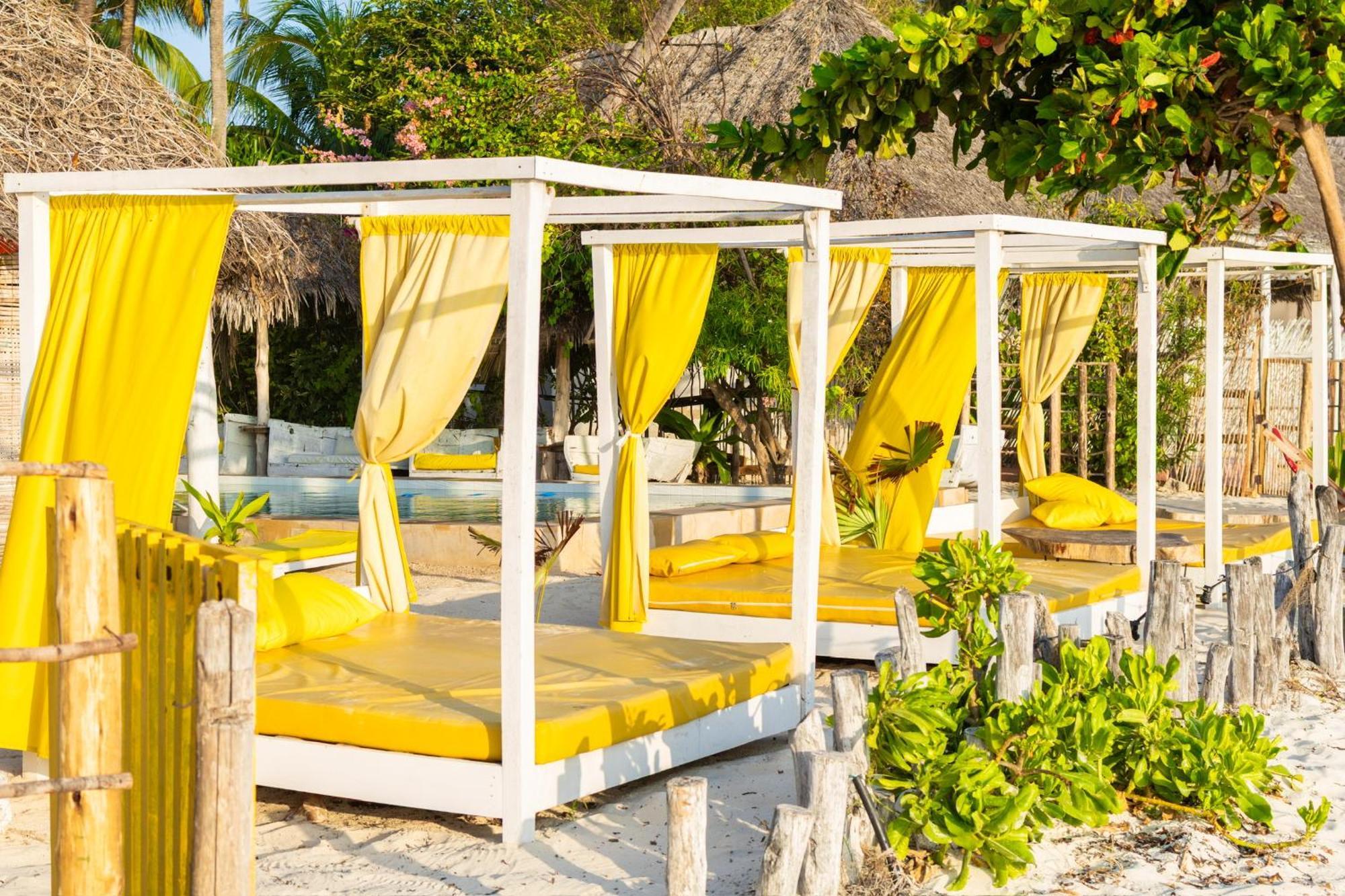 Pili Pili Palm Beach Джамбиани Екстериор снимка